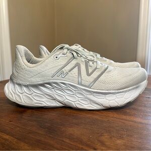 New Balance Fresh Foam X More V4 Running Shoe - White/ Light Grey - Size 9.5